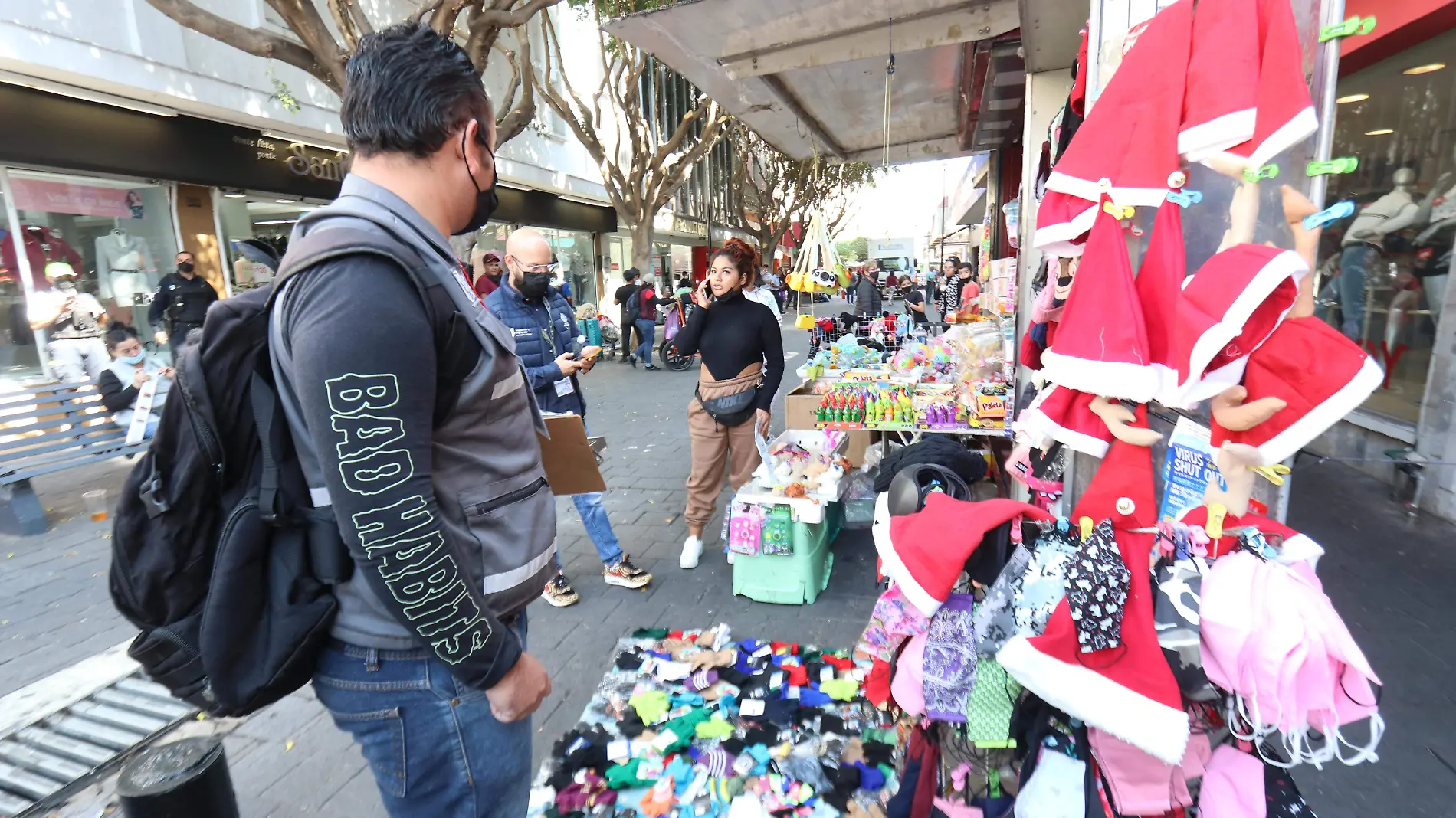 Ambulantes en el centro .